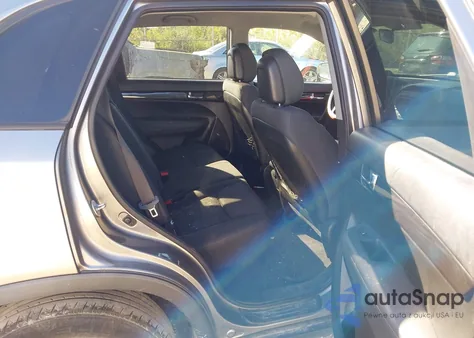 2011 Kia Sorento Lx z USA, uszkodzony, nr VIN 5XYKTCA12BG155381